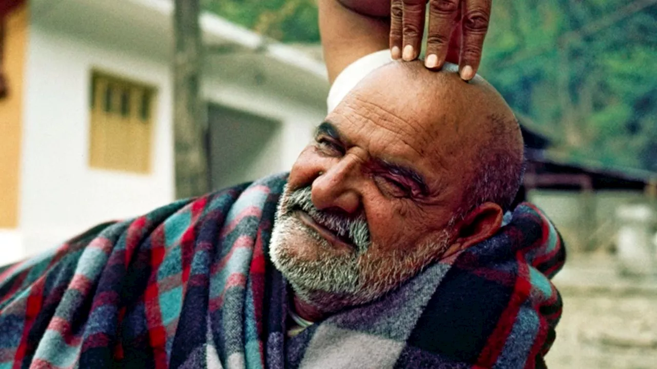 Neem Karoli Baba: ऐसे लोग अमीर होने के बाद भी होते हैं कंगाल, नीम करोली बाबा से जानें अमीर होने की पहचान