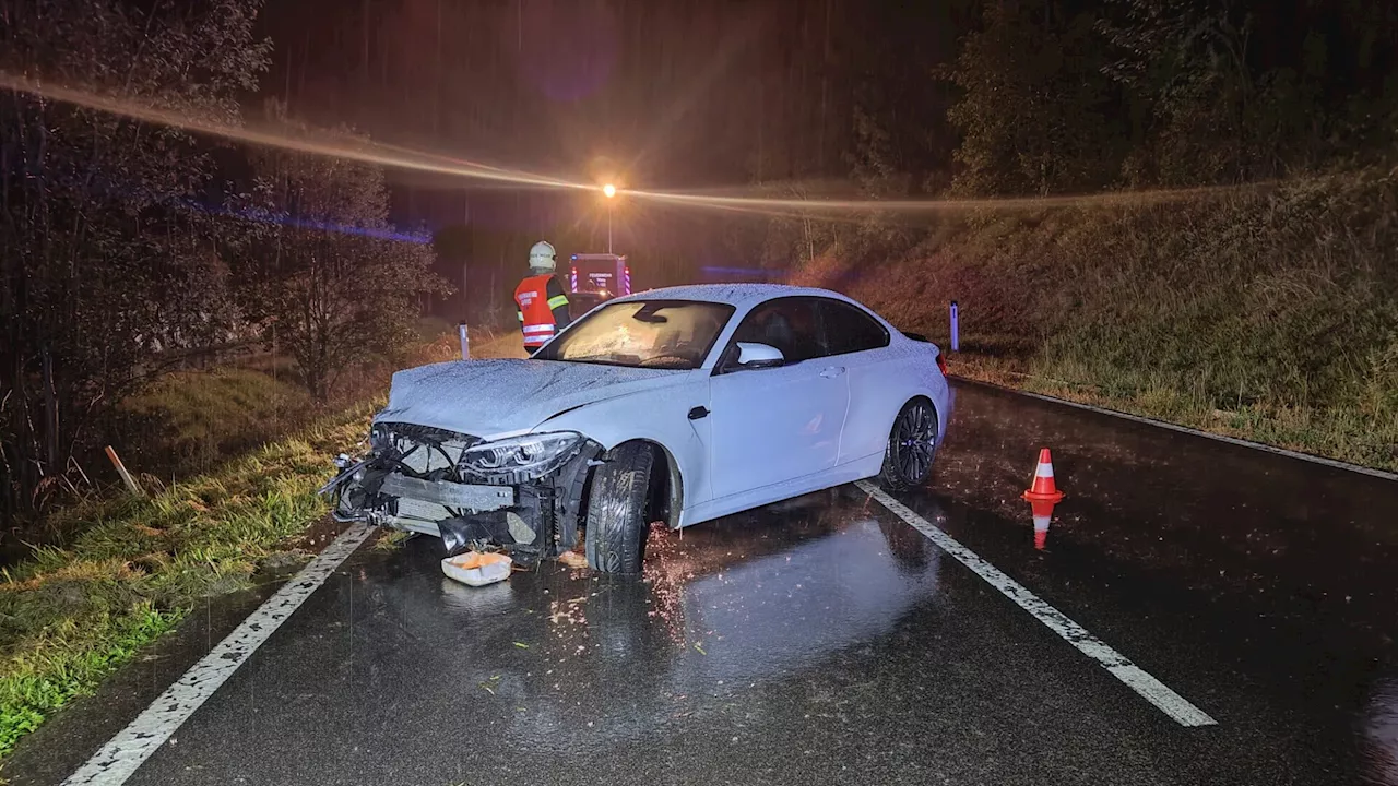 Pkw krachte in Waidhofen/Ybbs in die Leitschiene