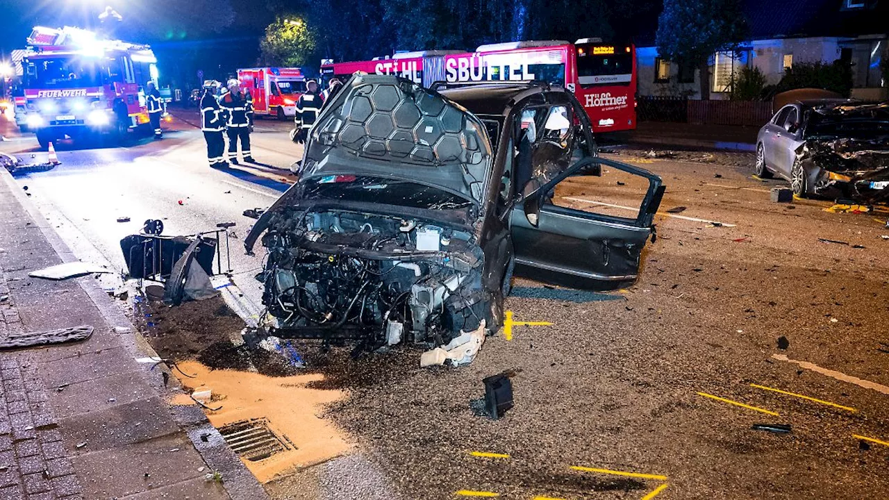 Polizei ermittelt Richtung illegales Autorennen: Zweijähriger stirbt nach schwerem Unfall in Hamburg-Billstedt