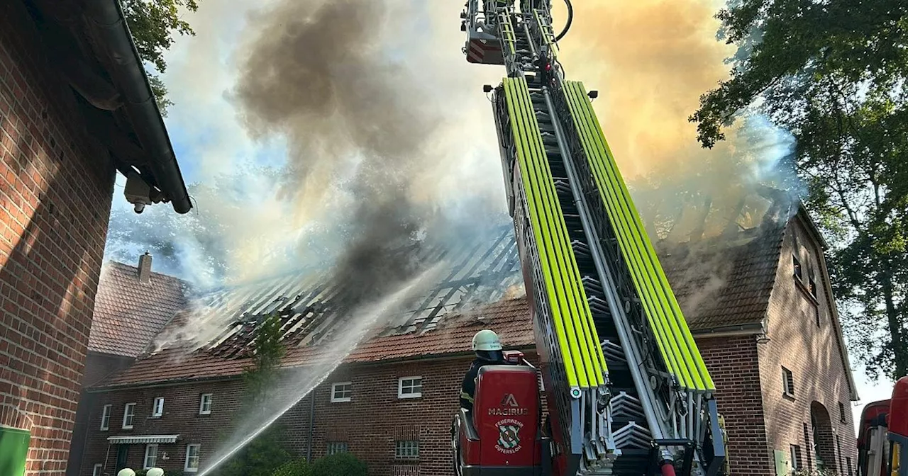 Rauchsäule weithin sichtbar: Feuerwehr bei größerem Brand in Gütersloh im Einsatz