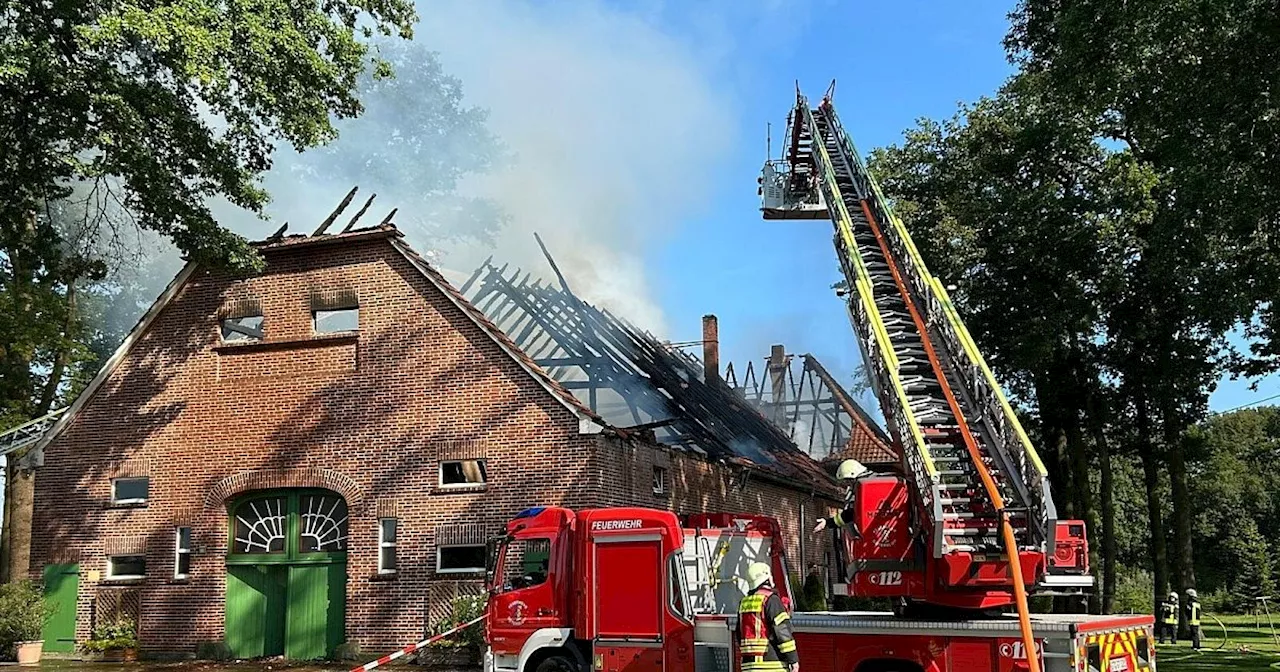 Rauchsäule weithin sichtbar: Feuerwehr muss Großbrand in Gütersloh löschen