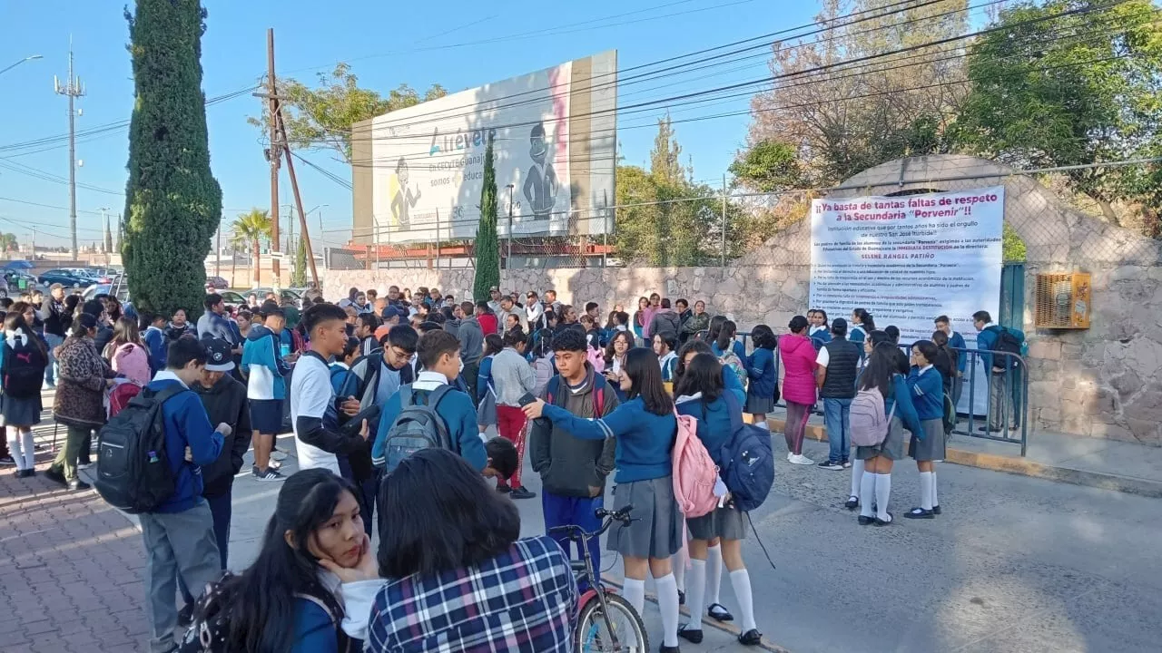 Directora de secundaria en San José Iturbide es suspendida temporalmente tras protesta