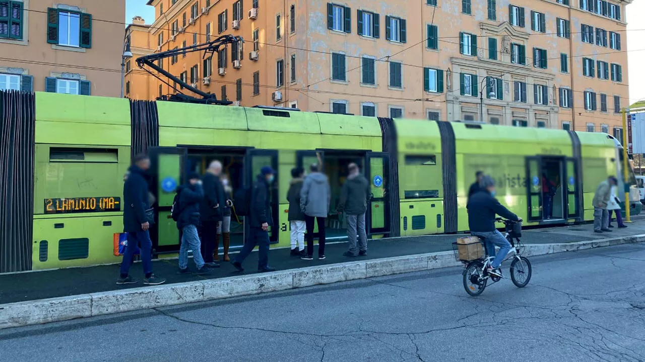 Lavori alla rete tram, scattano nuove modifiche e limitazioni alle corse