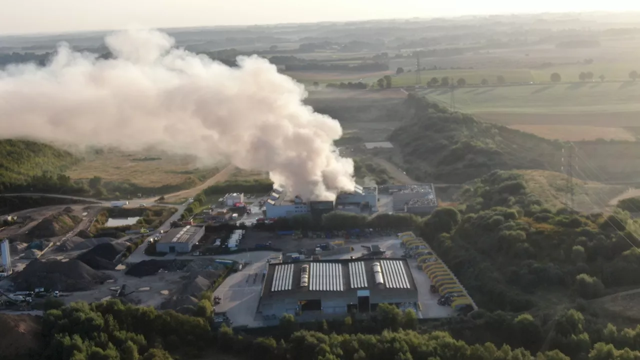 Incendie à Mont-Saint-Guibert: les pompiers sont toujours à l'œuvre