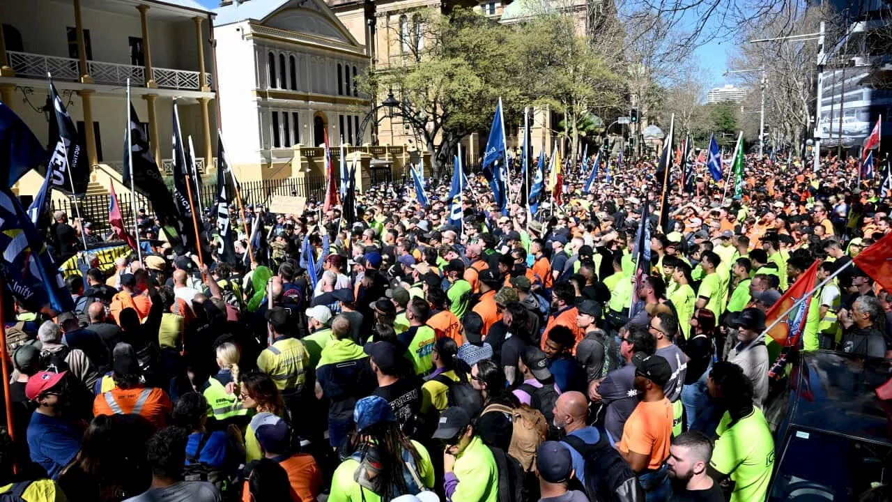 Unions criticise 'threats' from Fair Work after CFMEU rallies held across the country