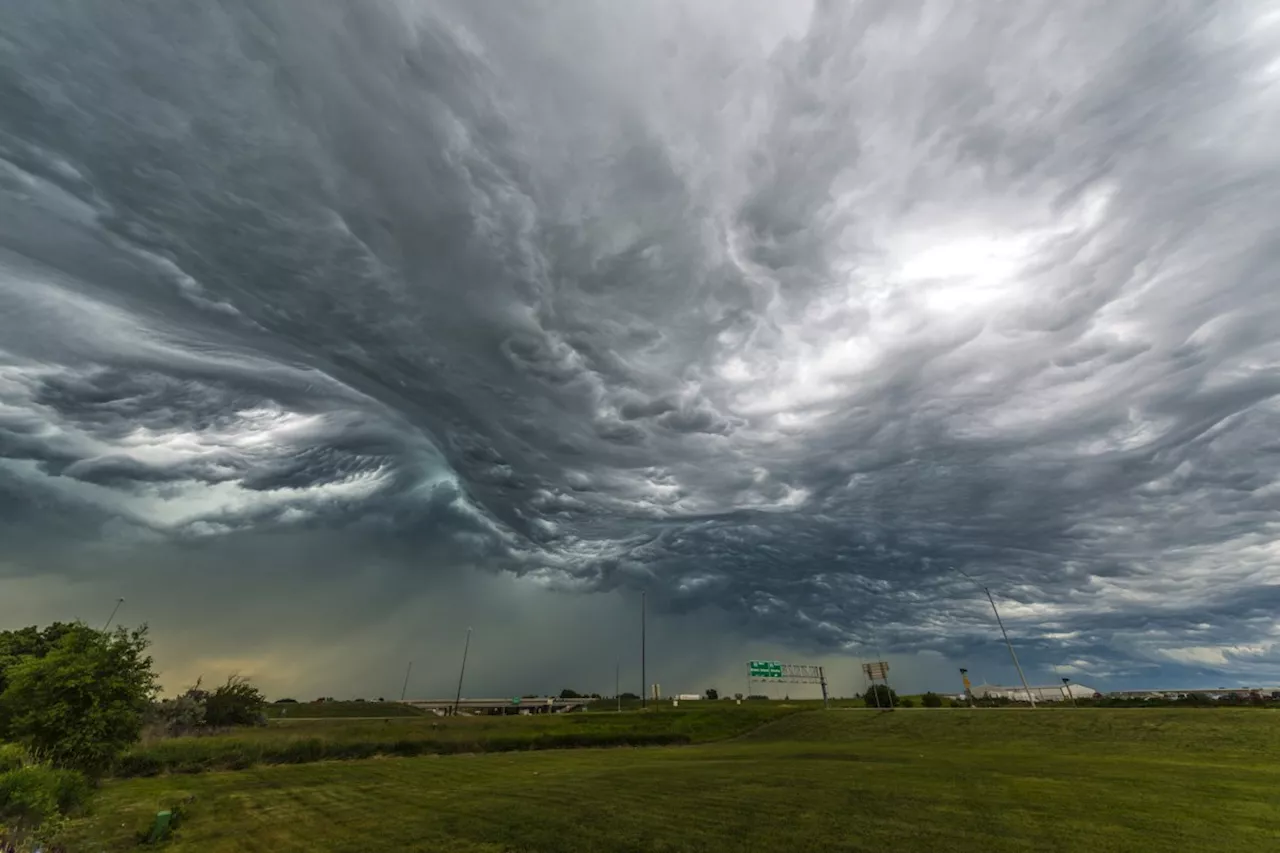 Risk of tornadoes part of severe thunderstorm watch east of Sault