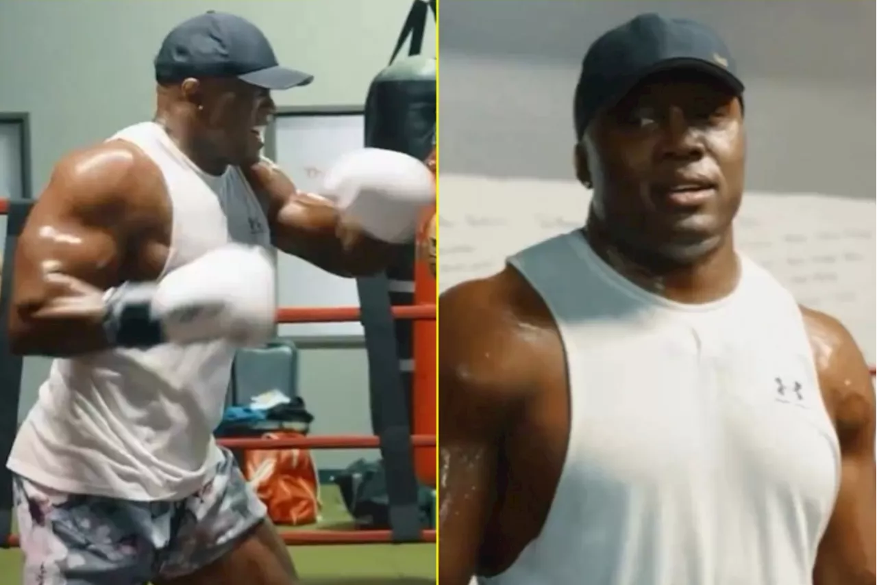 WWE legend Bobby Lashley looks jacked as he trains for new career in boxing at 48 years old...