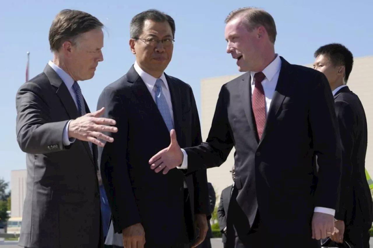 US security adviser in China amid sea rows