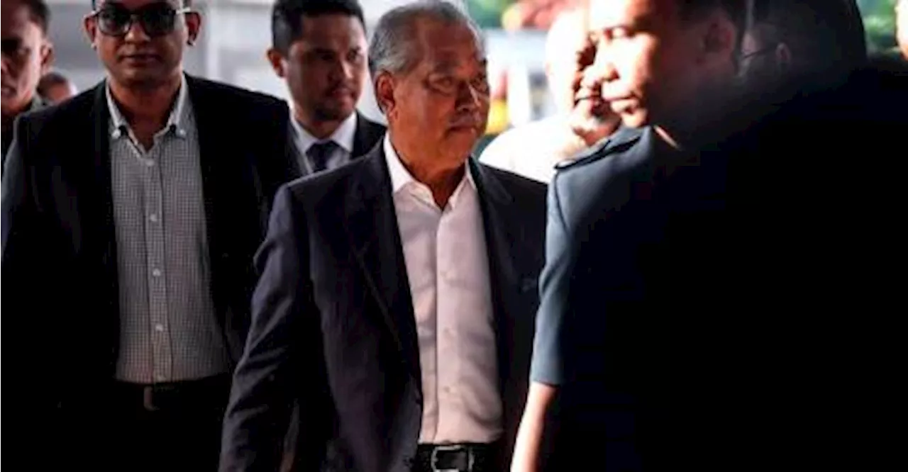 Muhyiddin arrives at Gua Musang Court Complex