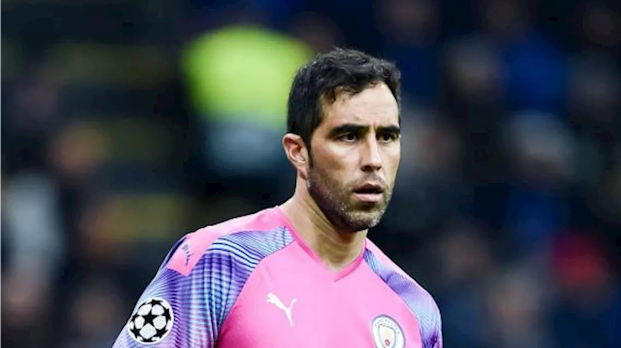 Claudio Bravo si ritira, l'omaggio della CONMEBOL: 'Congratulazioni per la carriera'