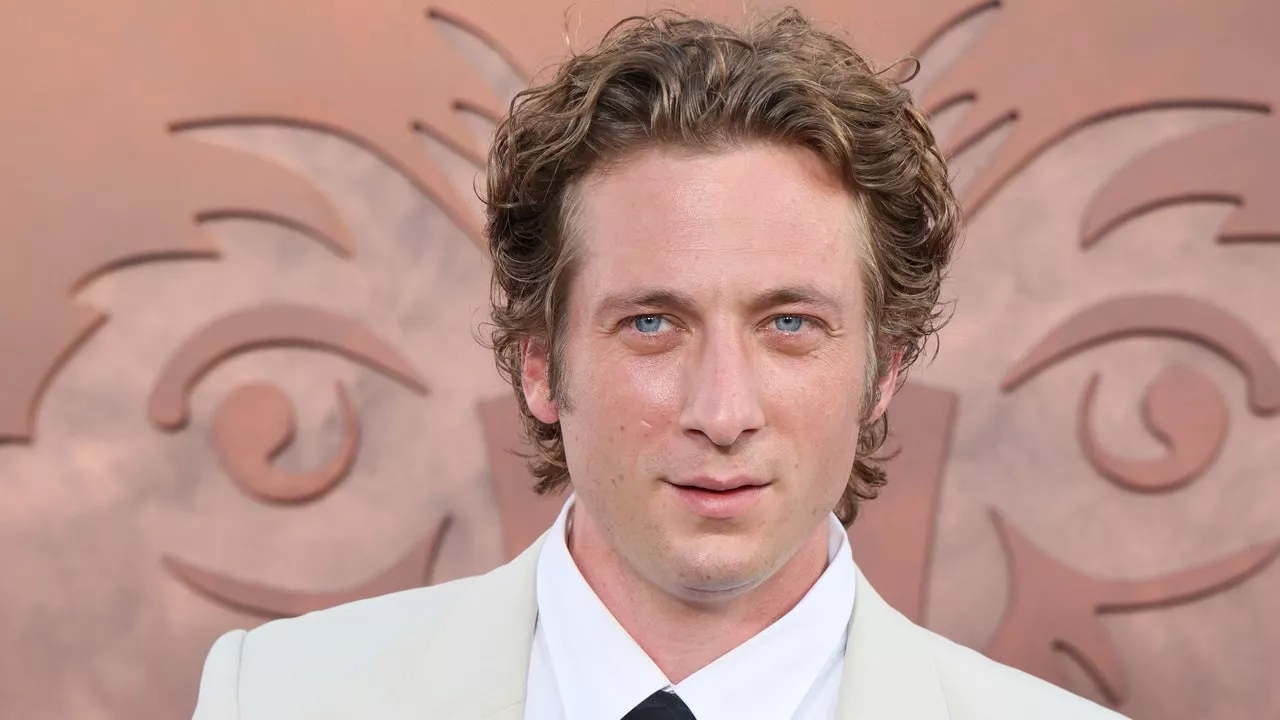 Jeremy Allen White Is “Training Vocally” to Play Bruce Springsteen