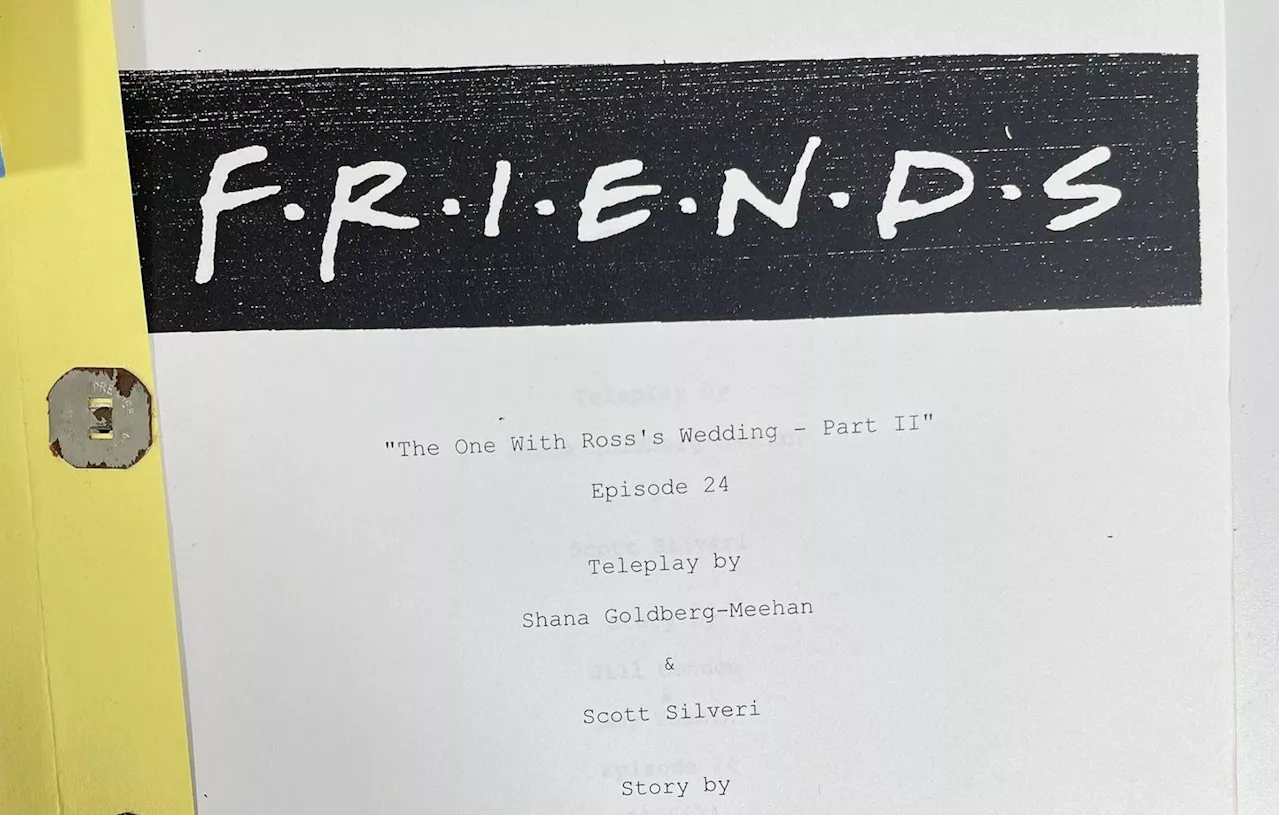 « Friends » : 110 objets de la série culte vendus aux enchères, dont le canapé du Central Perk