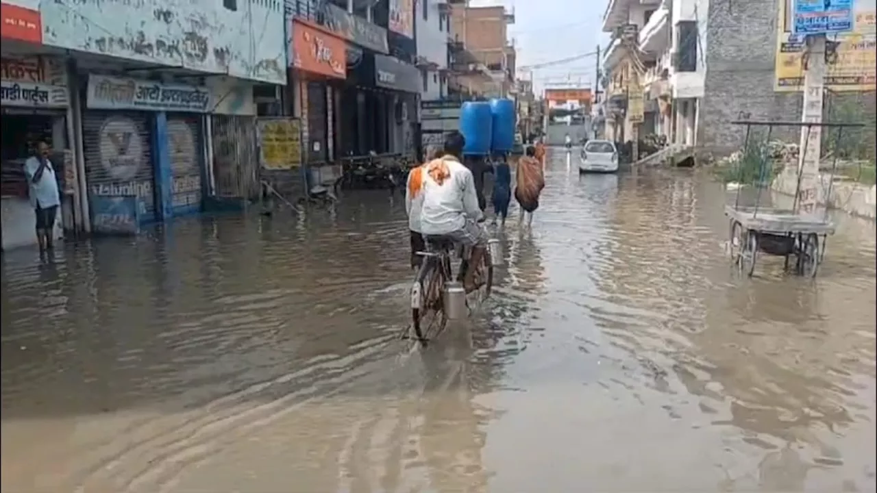 यूपी के चंदौली में भारी बारिश बनी मुसीबत! स्कूल से लेकर कॉलोनियों के रास्ते बनें तालाब, देखें ग्राउंड रिपोर्ट