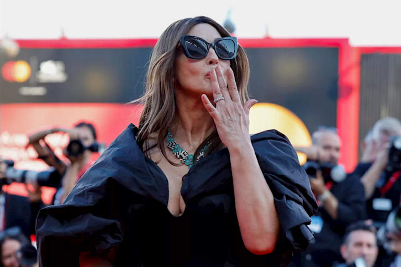 Monica Bellucci: 'Io fatta a pezzi da Burton in Beetlejuice 2'