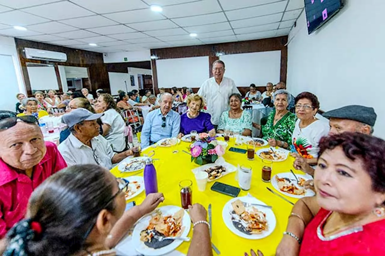 DIF Municipal y el Gobierno de Tuxpan festejaron a los abuelos, en su día