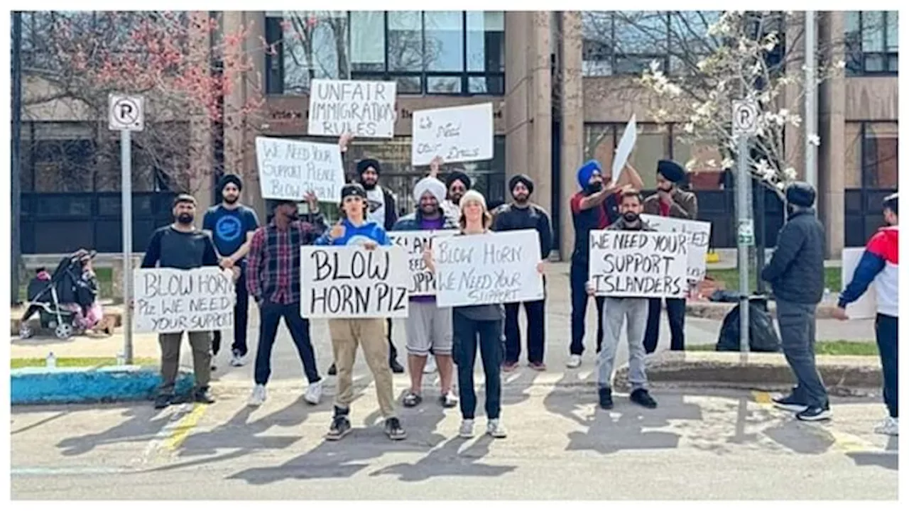 Canada: कनाडा में रह रहे भारतीय छात्रों पर मंडरा रहा निर्वासन का खतरा, नई नीति के खिलाफ सड़कों पर उतरे युवा