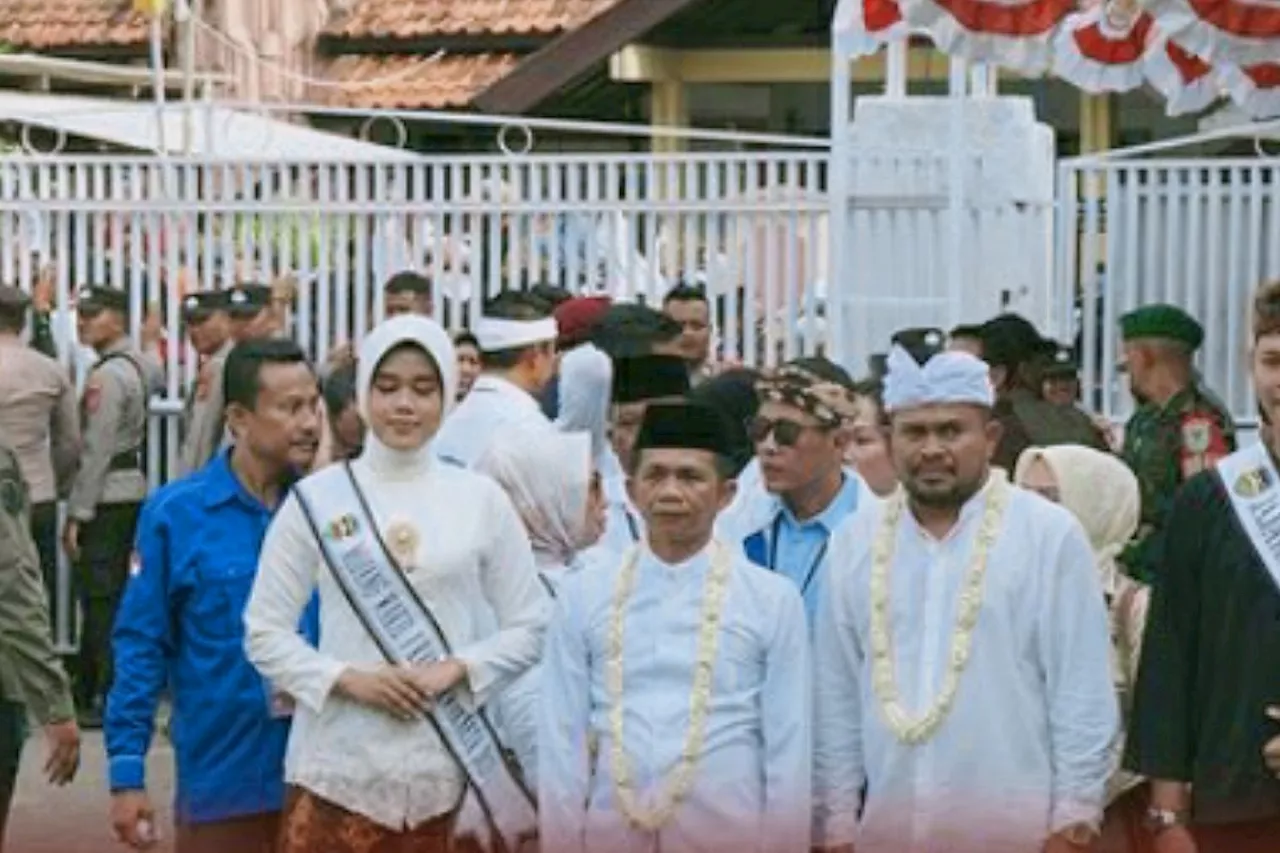 Dedi Mulyadi antarkan pasangan Binzein-Abang Ijo ke KPU Purwakarta