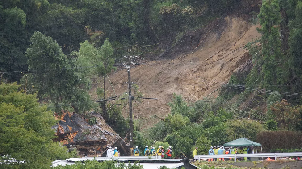 Un puissant typhon se rapproche du Japon, au moins 4 disparus dans un glissement de terrain