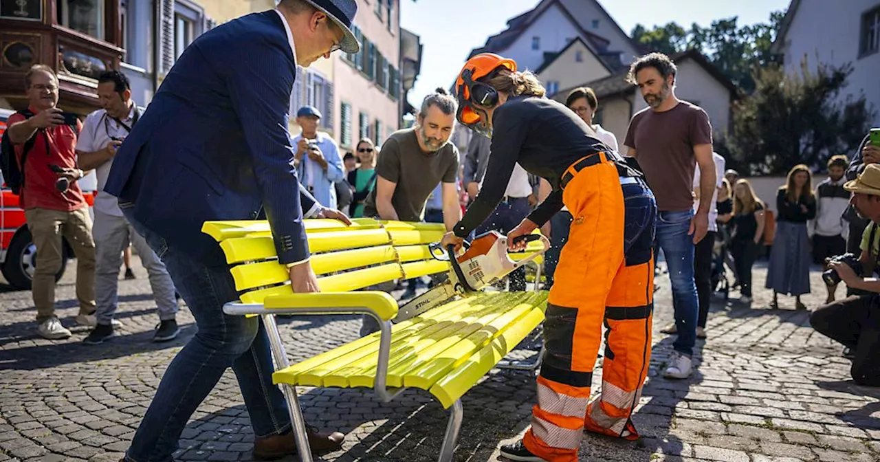 Schaffhauser zerstören Stadtbänkli mit Kettensäge