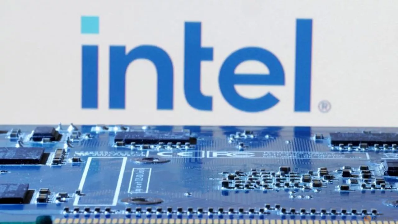 US senator presses Intel CEO on chips award after job cut plan