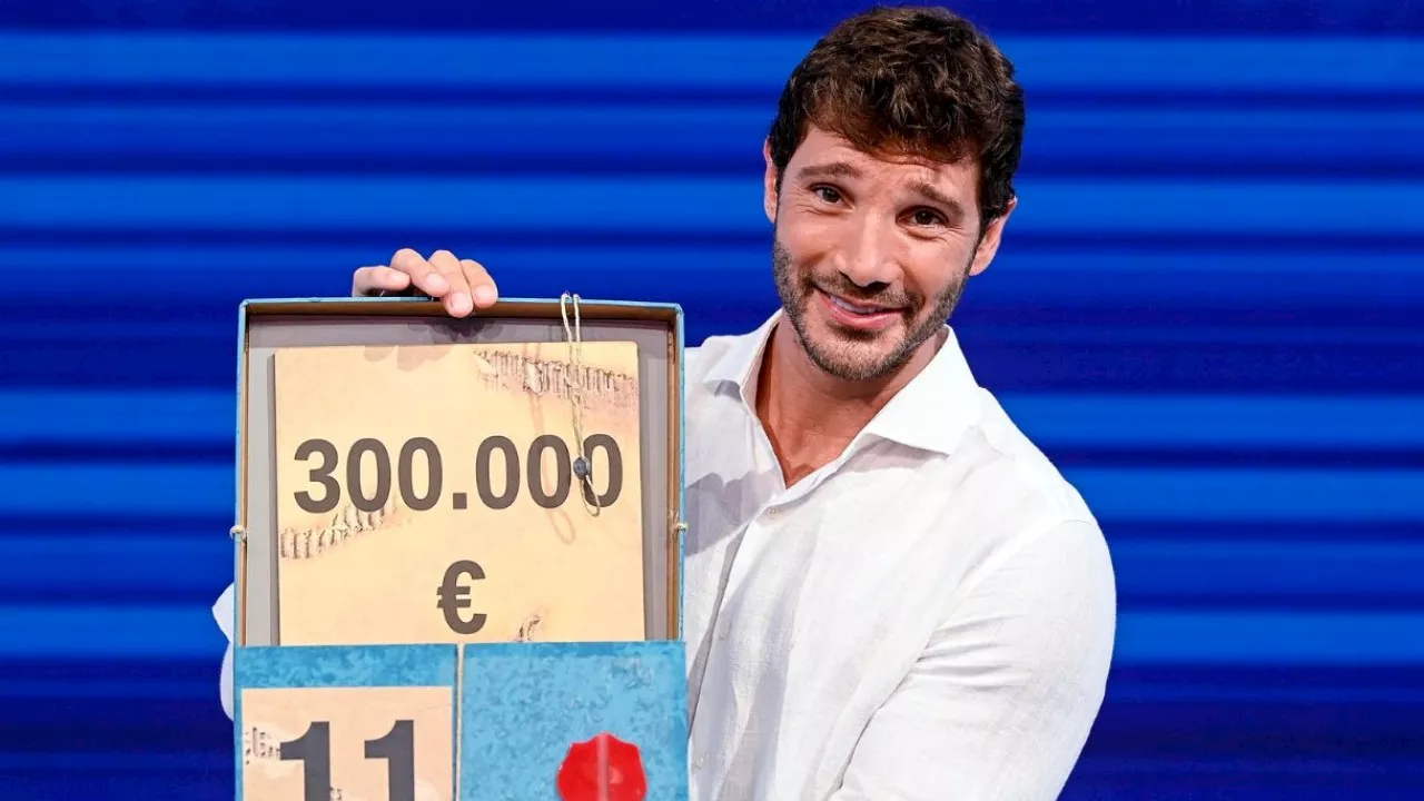 Stefano De Martino al timone di Affari Tuoi: 'Amadeus mi ha svelato un segreto'