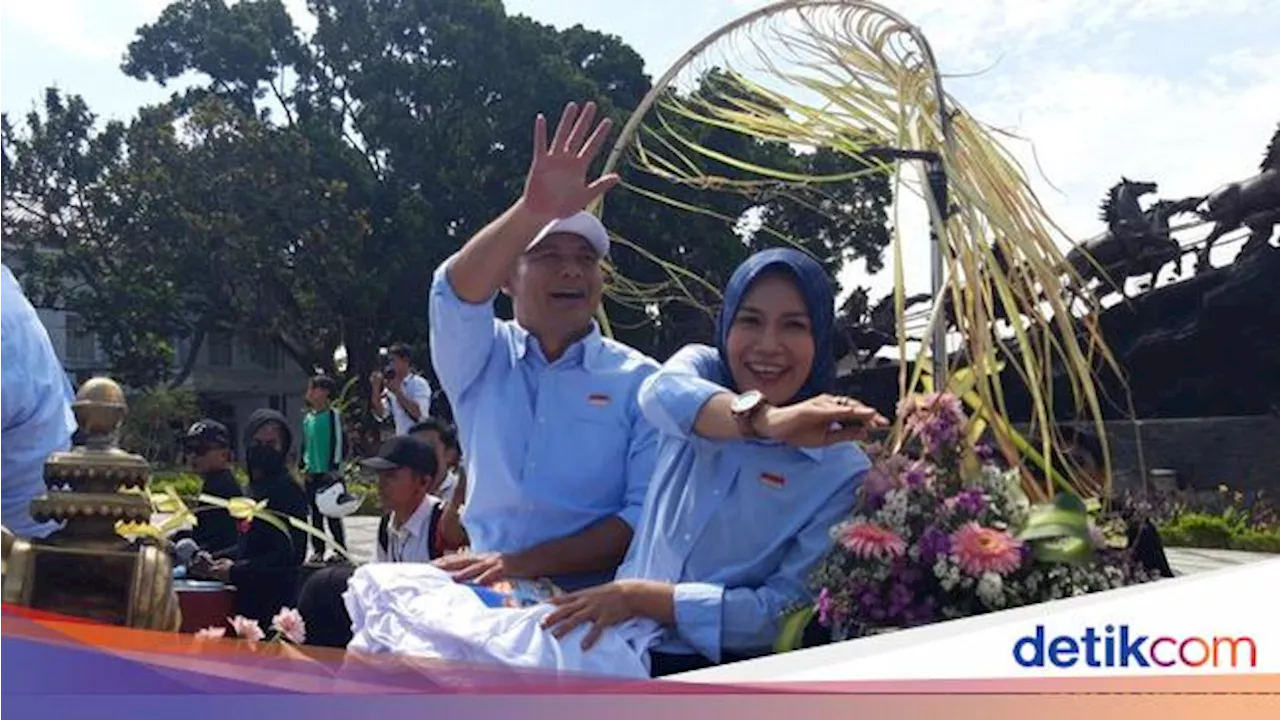 Naik Kereta Kuda, Adik Eks Ajudan Jokowi Resmi Daftar ke KPU Boyolali