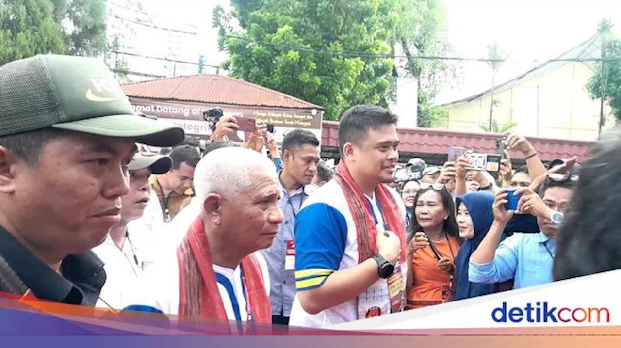 Tiba di KPU Sumut, Bobby-Surya Disambut Tarian