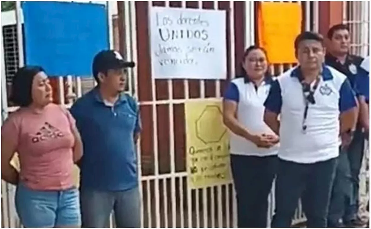 Maestros y padres de familia cierran primaria en Yucatán; exigen destitución de directora