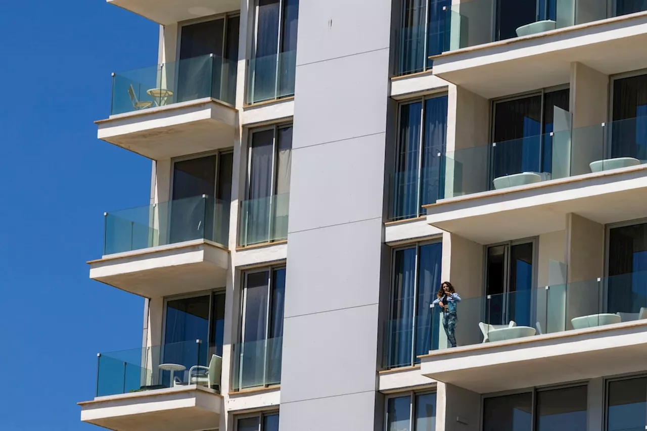 Una ministra escocesa reclama cerrar una web española que satiriza el ‘balconing’