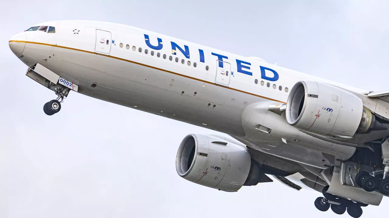 United Airlines flight attendants authorize strike