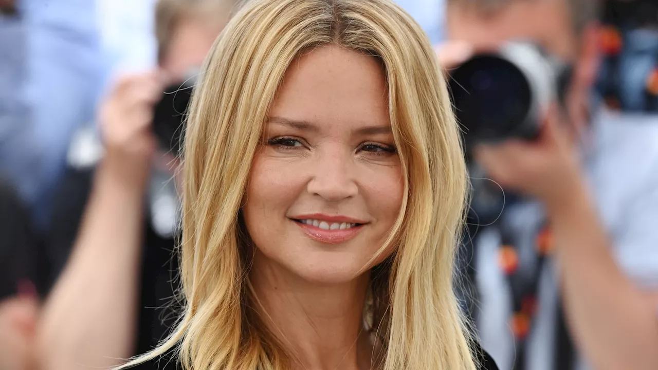 Virginie Efira (47 ans), affolante en culotte et porte-jarretelles dans un grand magazine