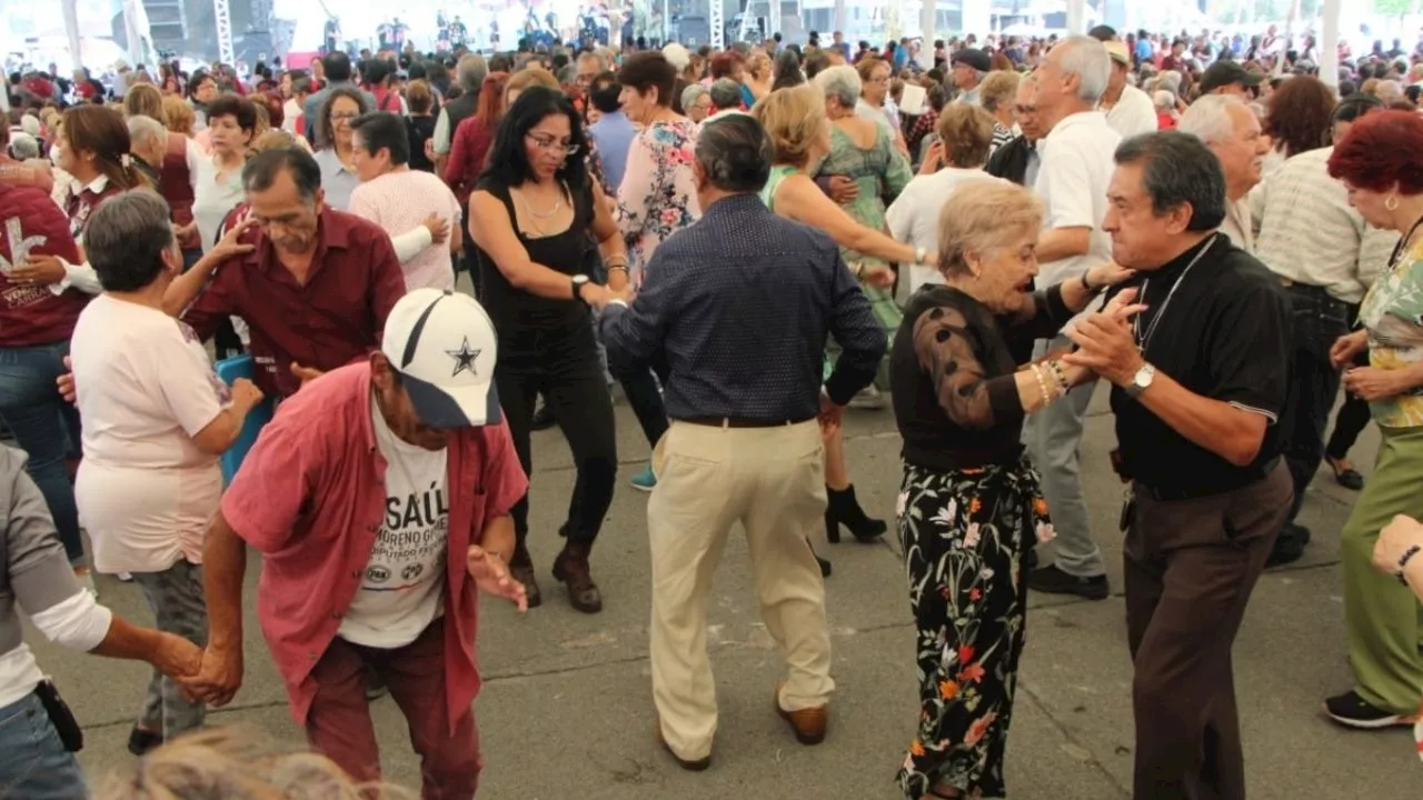 Más de 7 mil abuelitos celebran su día en la alcaldía Venustiano Carranza