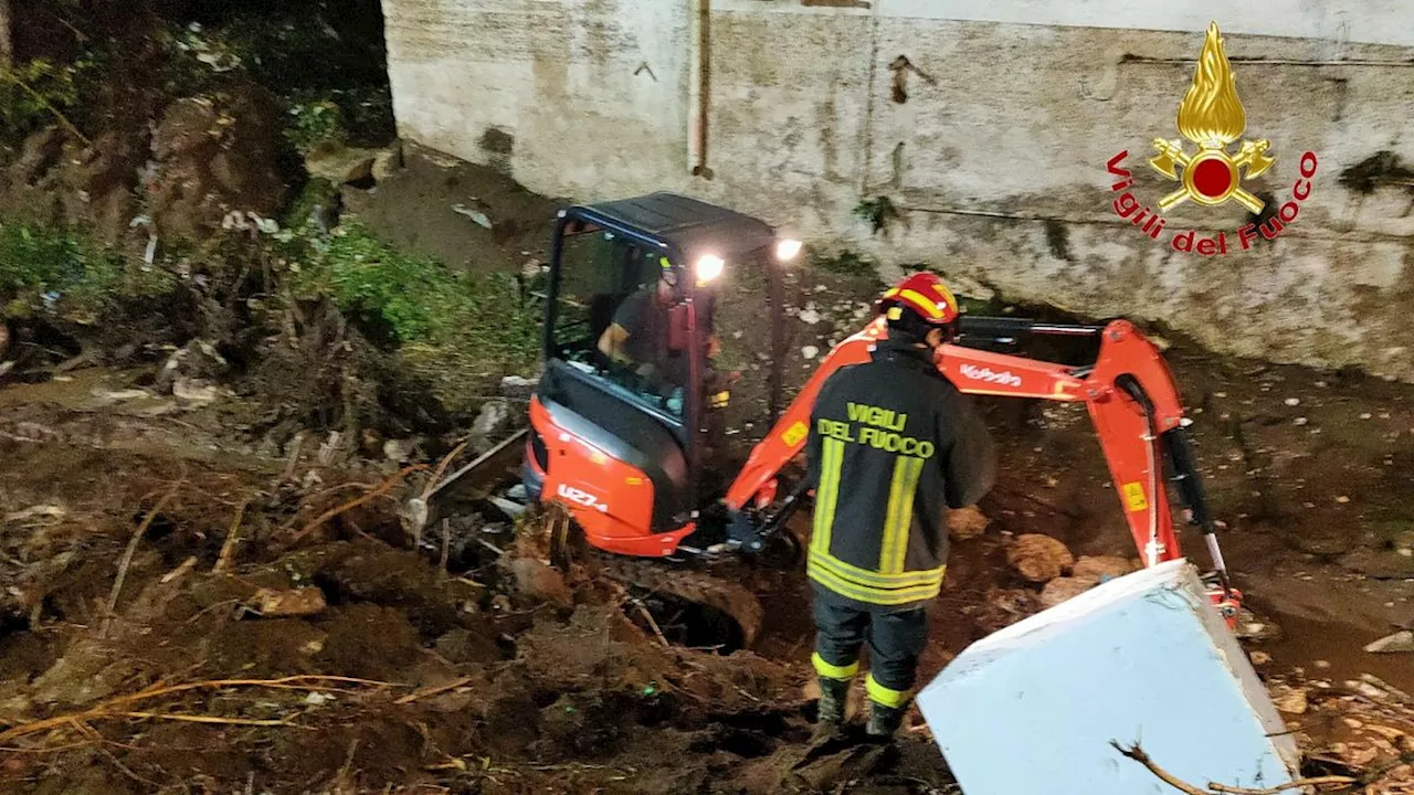 Frana nel Casertano, ricerche madre e figlio dispersi con droni