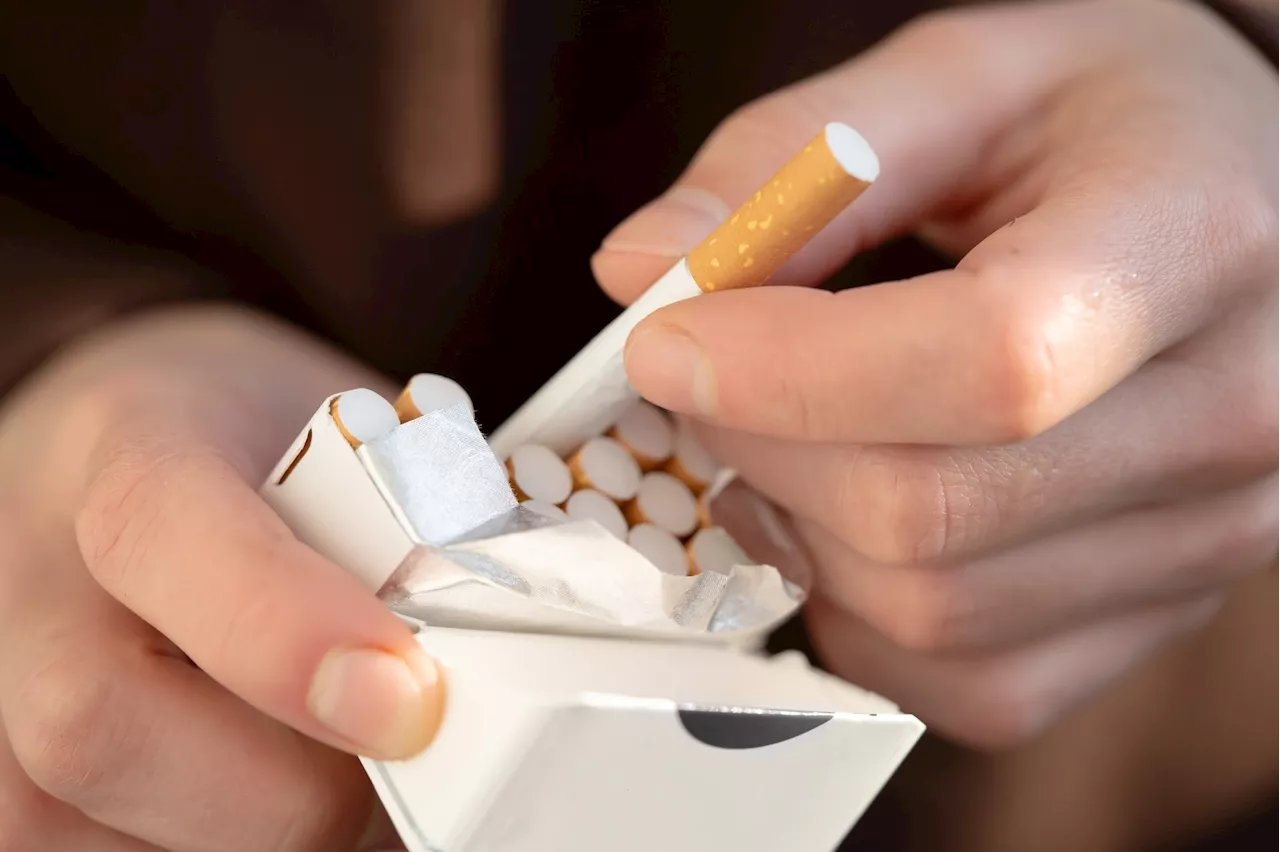 A study confirms that smoking significantly increases the risk of stroke