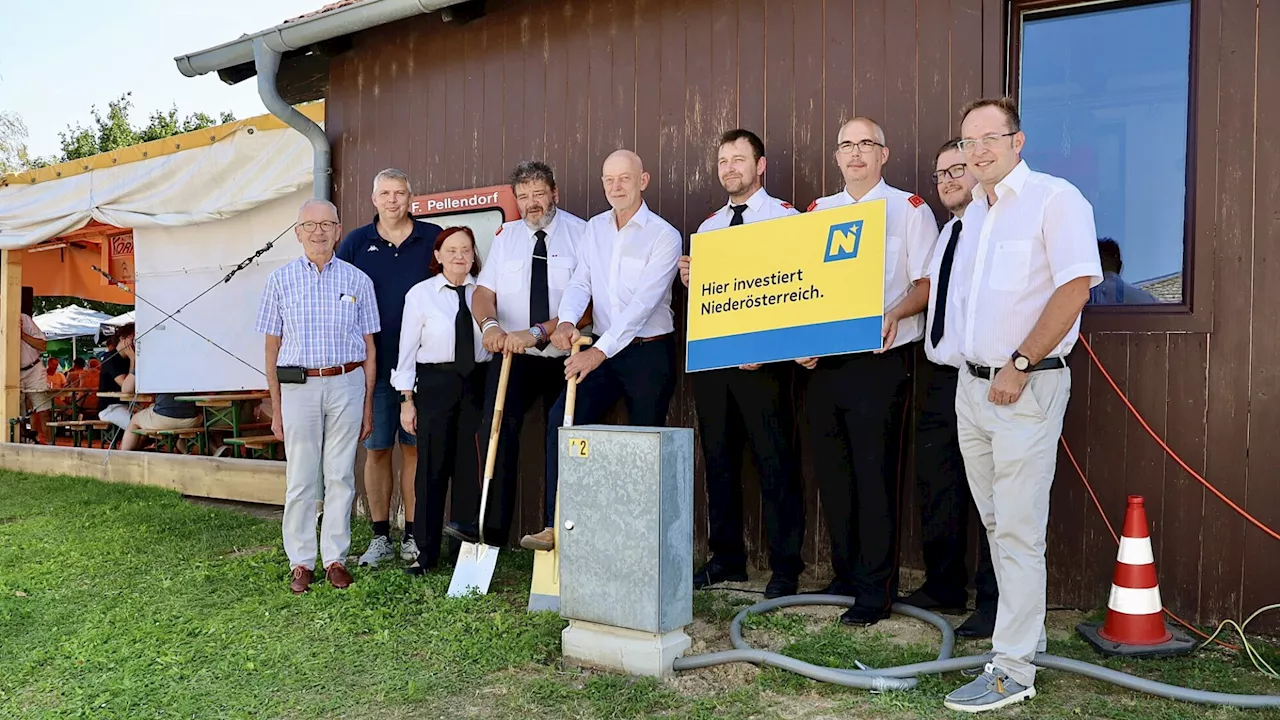 Freude nach Spatenstich für ein größeres FF-Haus