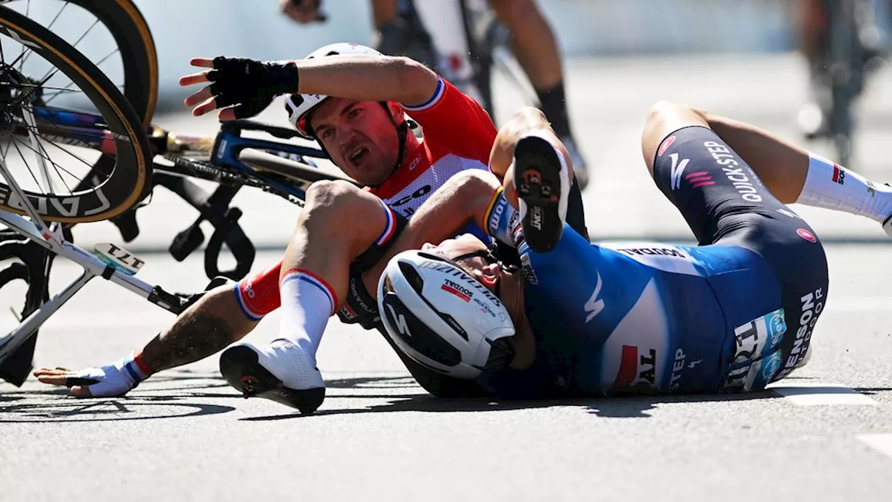 Groenewegen breekt sleutelbeen na harde valpartij in massasprint Renewi Tour