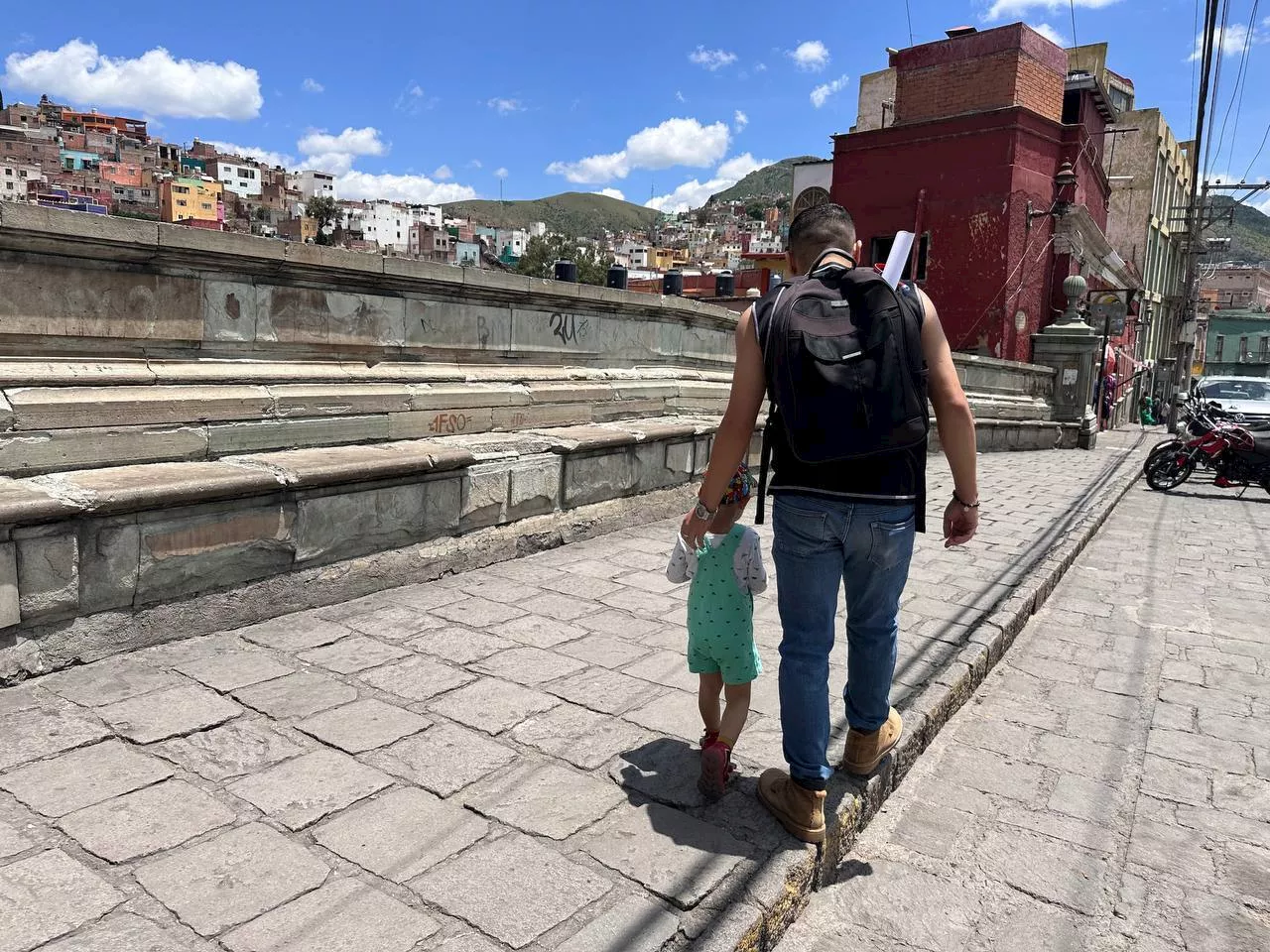 Enjambre de abejas genera preocupación en la zona del puente de Tepetapa en Guanajuato