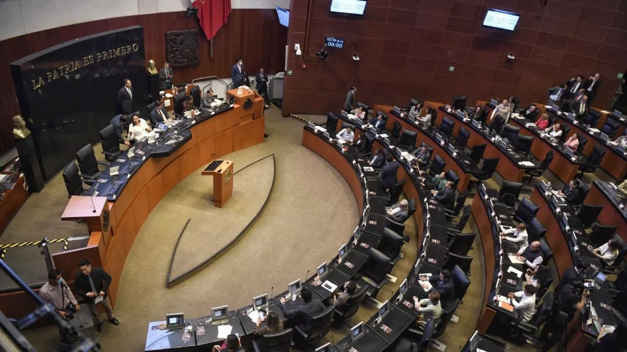 Dos senadores del PRD se pasan a Morena; falta uno para lograr mayoría en el Senado