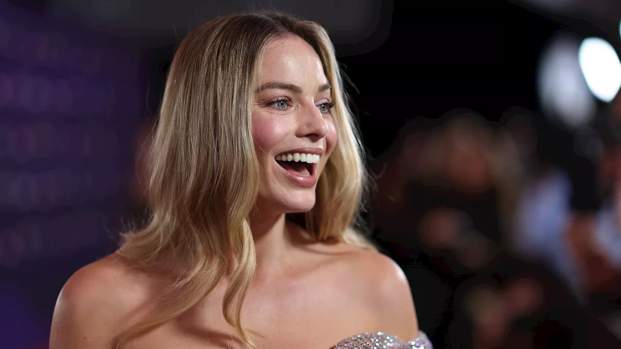 Margot Robbie präsentiert ihren großen Babybauch im Urlaub