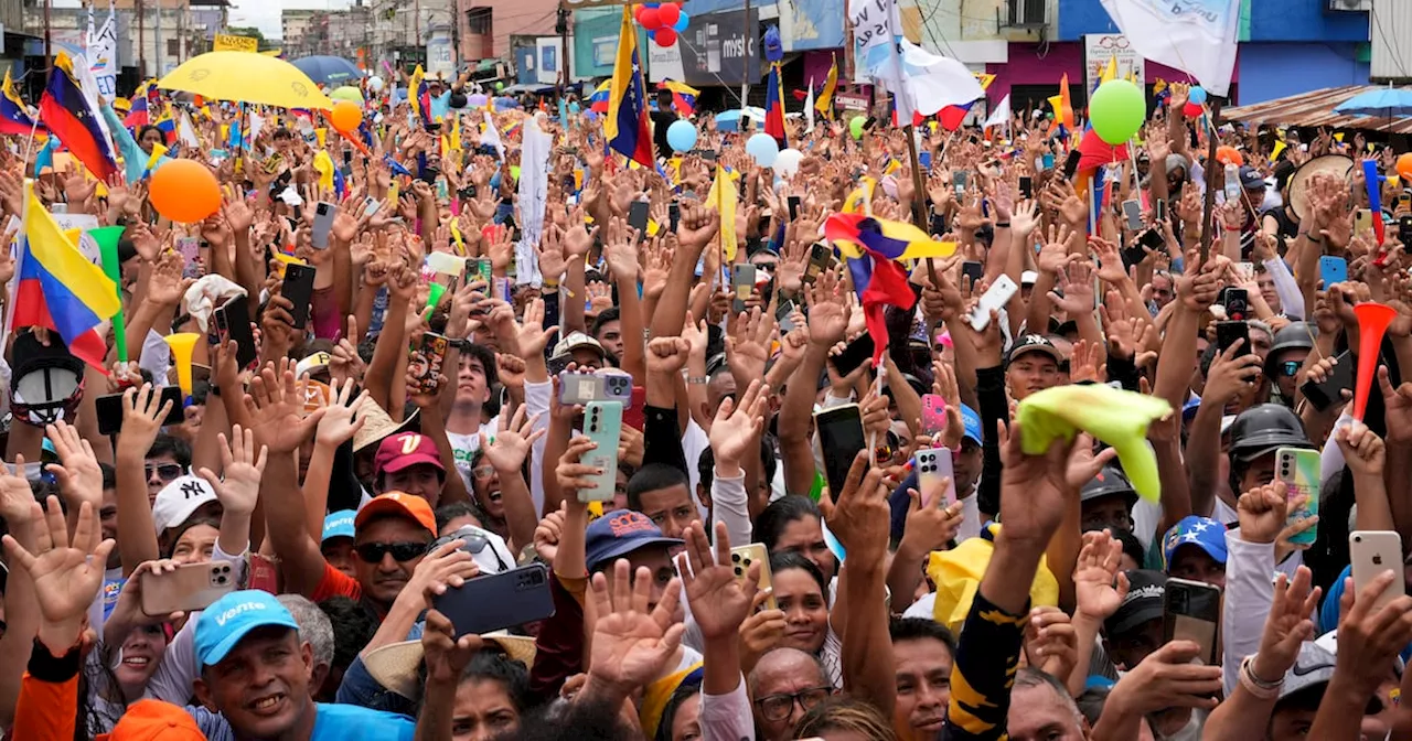 A un mes de las elecciones en Venezuela, los opositores salieron a las calles para manifestarse