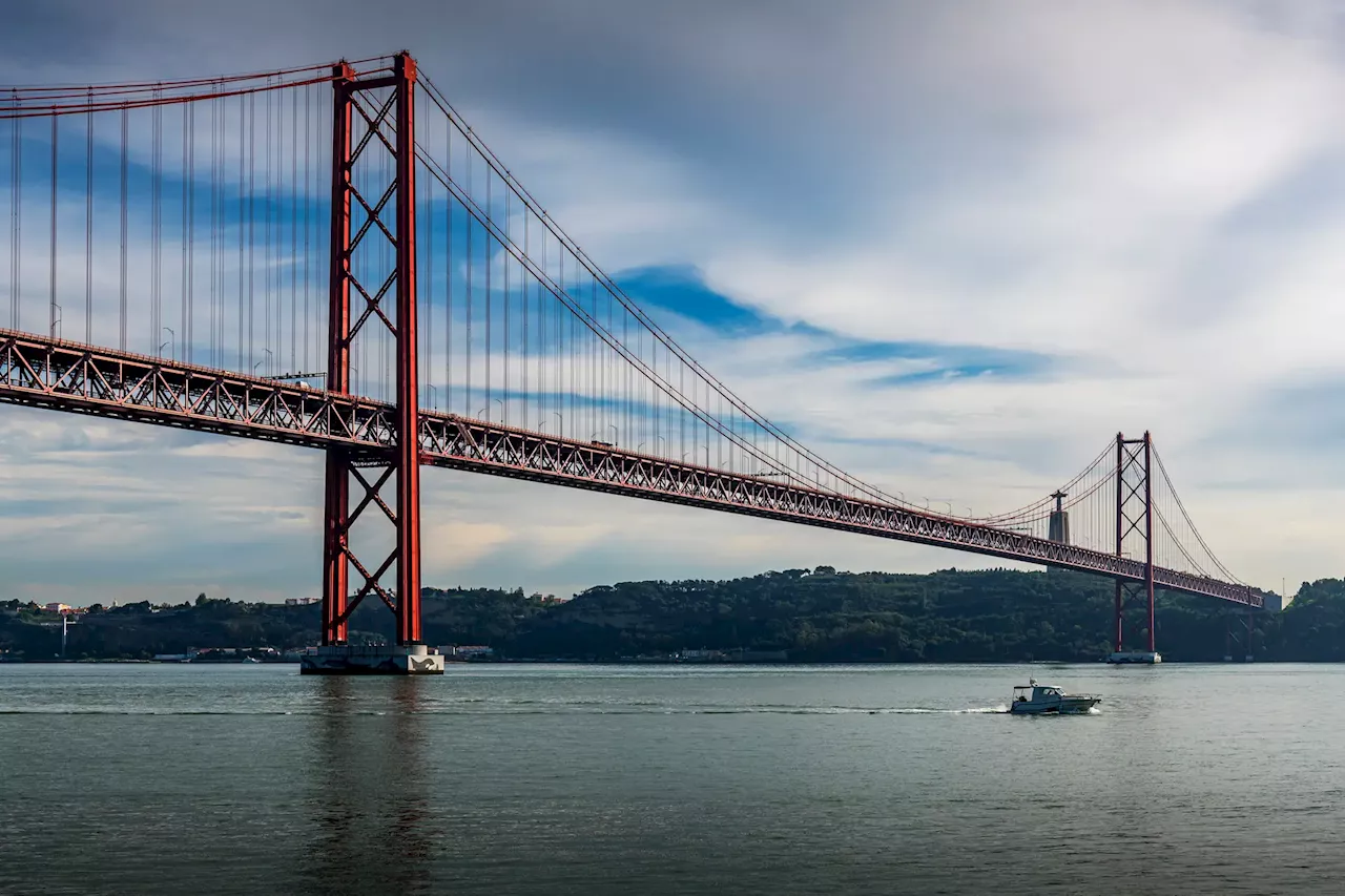 Queda de catenária: circulação de comboios condicionada na Ponte 25 de Abril