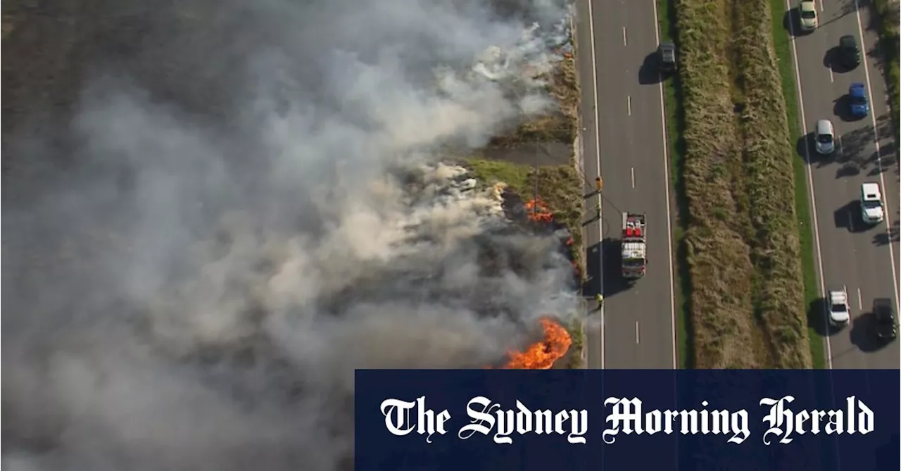 Fire threatens homes in Sydney’s south-west, residents told to seek shelter