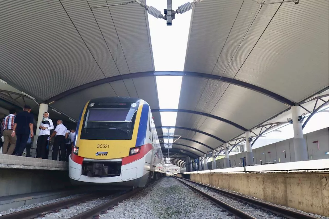 Raja Muda of Selangor embarks on Komuter ride as part of unity programme