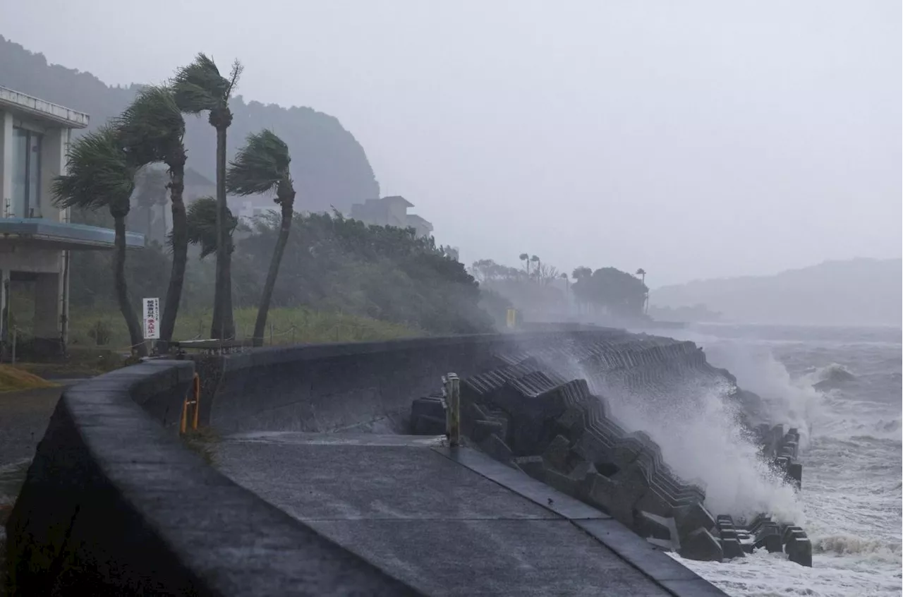 Thousands told to evacuate as 'extremely strong' typhoon nears Japan (update)