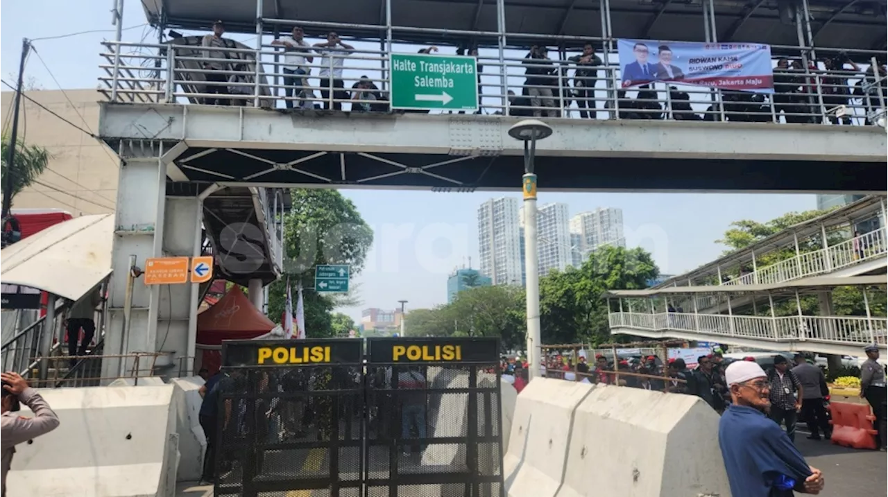 Dua Paslon Dari PDIP Dan KIM Daftar Hari Ini, Polisi Pasang Barikade Di KPU Jakarta