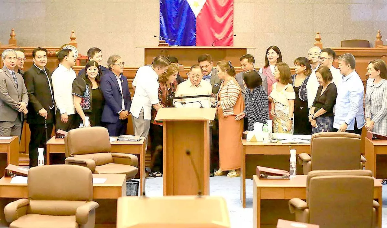 Senate passes resolution honoring de Venecia