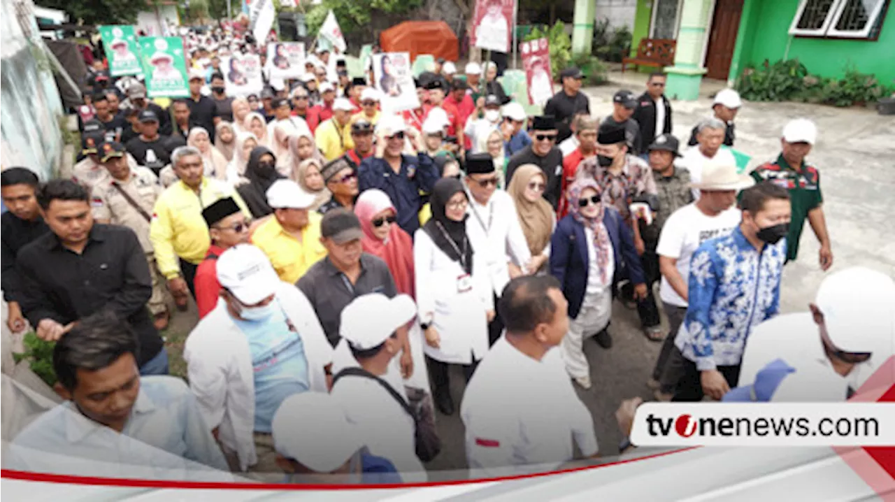 Hari ke-2, Pasangan Ipuk-Mujiono Jalan Kaki Dikawal Ribuan Orang Daftar ke KPU Banyuwangi