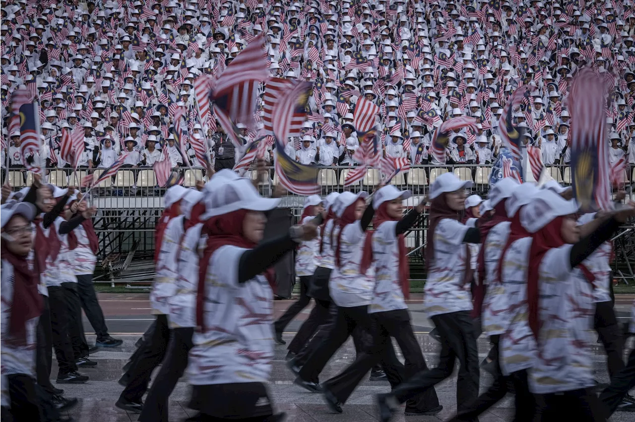 17,000 peserta meriahkan sambutan Hari Kebangsaan Sabtu ini