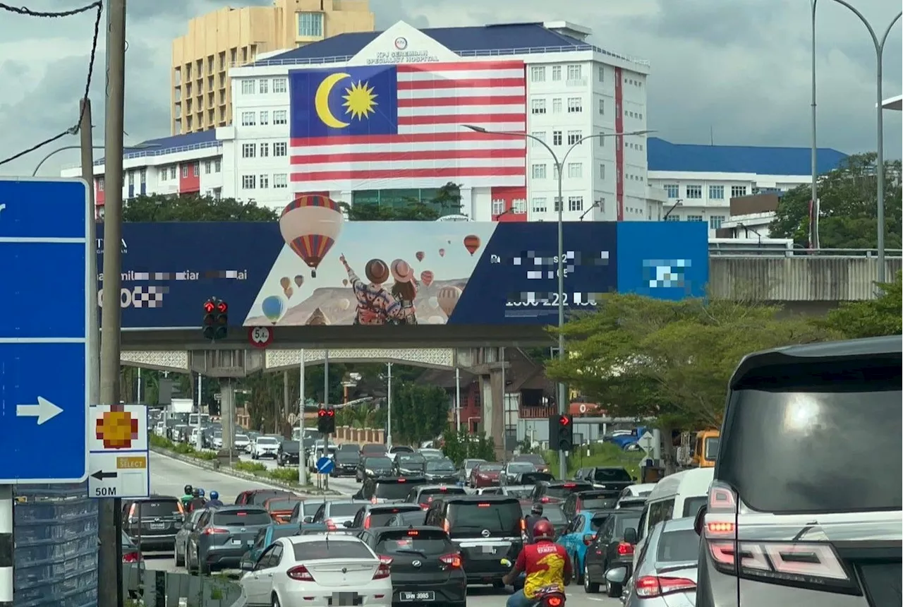 Hospital pasang Jalur Gemilang terbesar di Negeri Sembilan