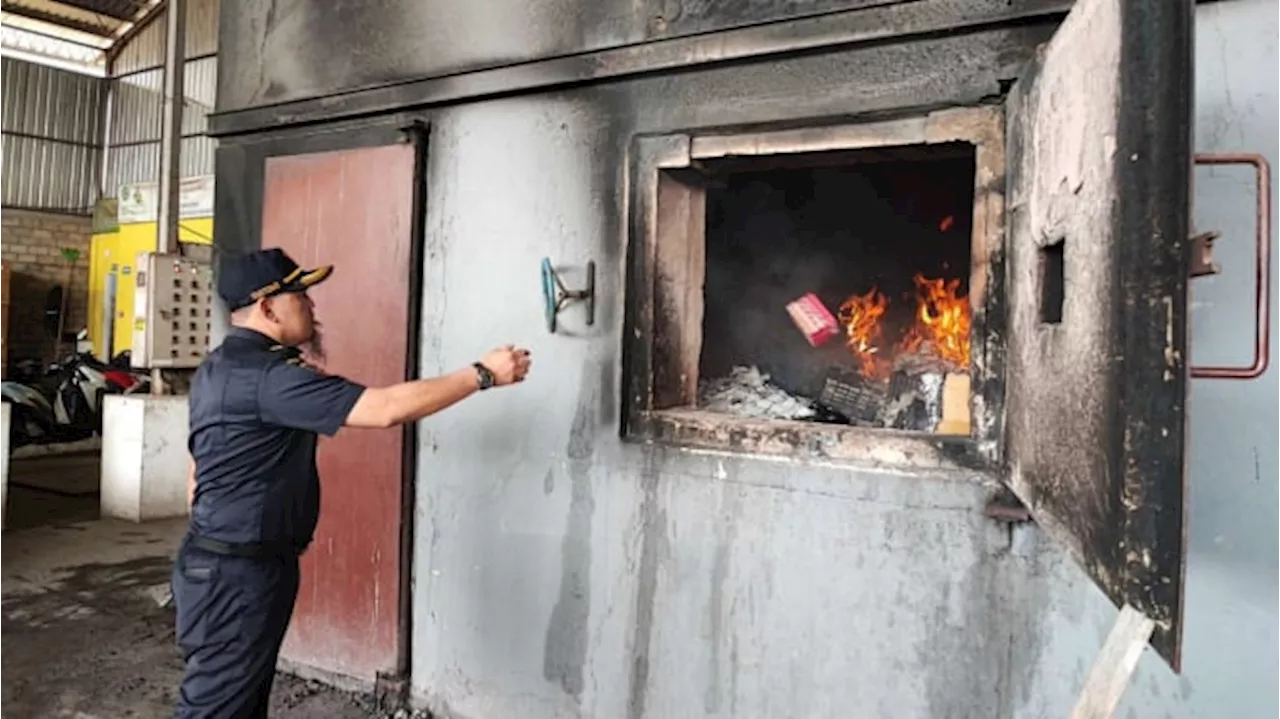 Bea Cukai Musnahkan Jutaan Batang Rokok dan Ratusan Liter MMEA Ilegal di Malang